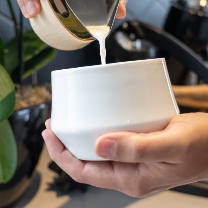 Kruve Imagine Latte porseleinen kopjes 250 ml wit set van 2 met vilt coasters